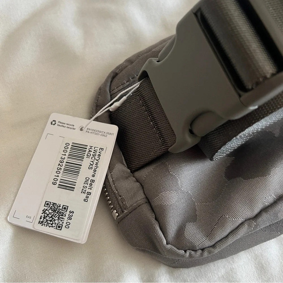 🆕 Lululemon OG Everywhere Belt Bag - Heritage Camo Max Rover White Opal - Picture 4 of 5